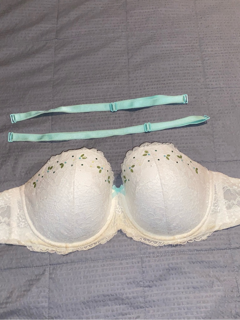 Victoria's Secret Ivory Lace Strapless Bra with Mint Trim